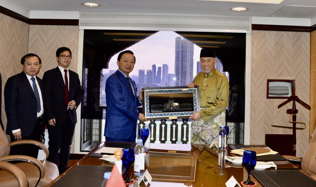 Hai Phó Thủ tướng nhất trí với các đề xuất hợp tác trong lĩnh vực Halal - Ảnh: VGP/Xuân Tuyến Hai Phó Thủ tướng nhất trí với các đề xuất hợp tác trong lĩnh vực Halal - Ảnh: VGP/Xuân Tuyến