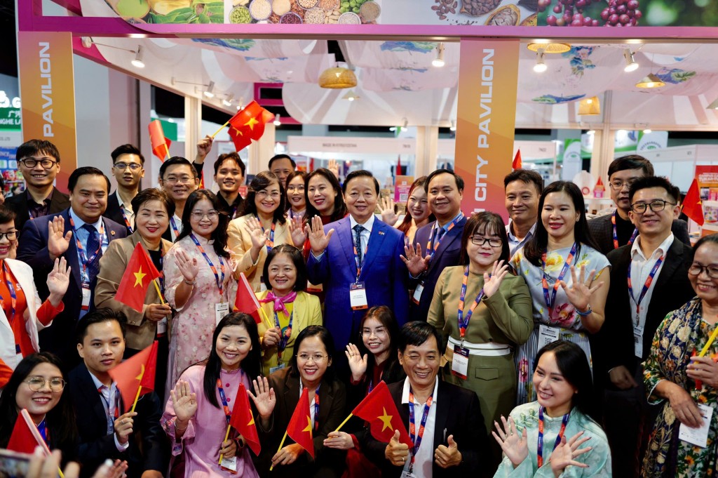 Đại diện các doanh nghiệp Việt Nam mong muốn tham gia triển lãm MIHAS 2025 để tiếp cận thị trường Halal toàn cầu - Ảnh: VGP/XT Đại diện các doanh nghiệp Việt Nam mong muốn tham gia triển lãm MIHAS 2025 để tiếp cận thị trường Halal toàn cầu - Ảnh: VGP/XT