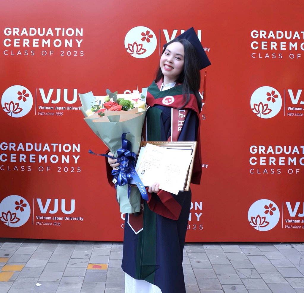 Cô gái trong ngày tốt nghiệp