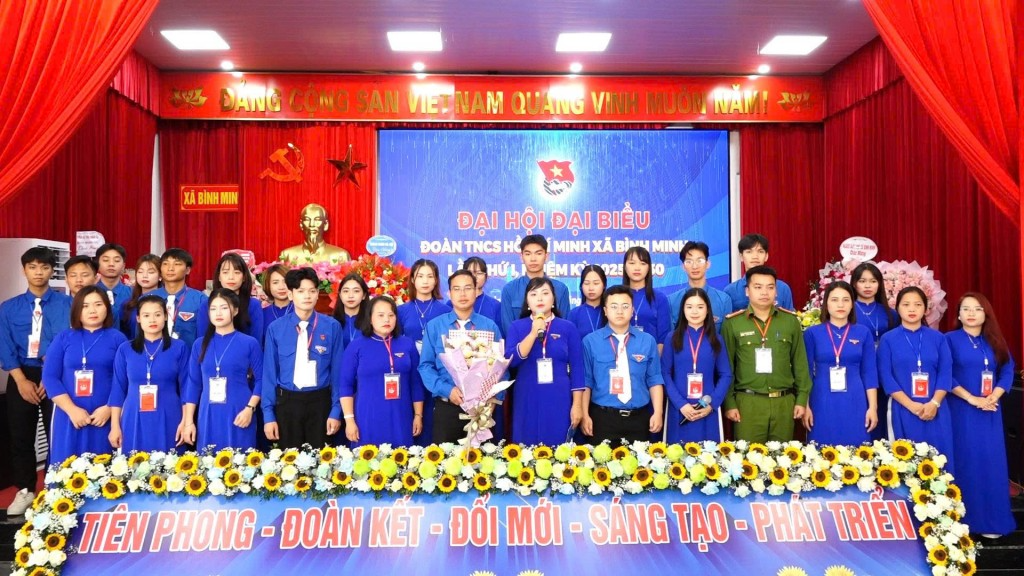 Ban Chấp hành Đoàn xã Bình Minh nhiệm kỳ 2025 - 2030 ra mắt Đại hội