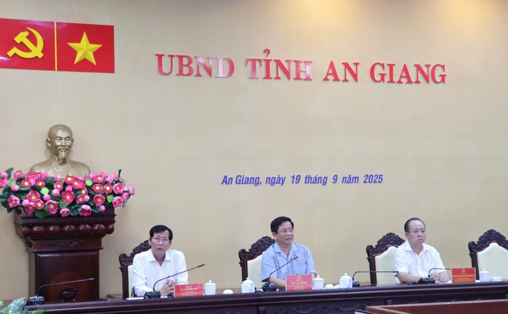 Chủ tịch UBND tỉnh An Giang Hồ Văn Mừng chủ trì cuộc họp Chủ tịch UBND tỉnh An Giang Hồ Văn Mừng chủ trì cuộc họp