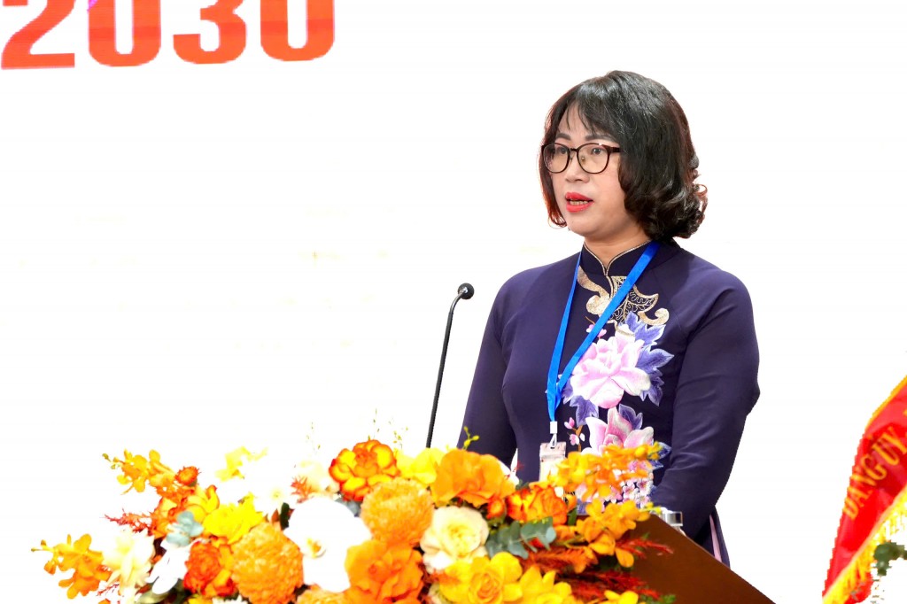 Bà Lê Thị Bích Hà - Chủ tịch Ủy ban MTTQ Việt Nam phường Đại Mỗ phát biểu khai mạc Đại hội