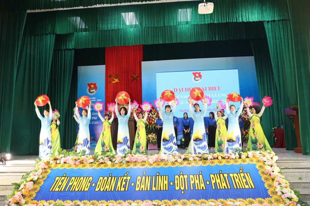 Đoàn chủ tịch chủ trì Đại hội