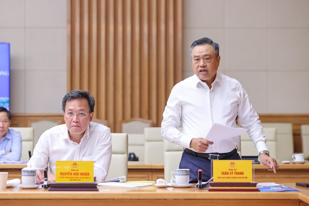 Chủ tịch UBND Thành phố Hà Nội Trần Sỹ Thanh báo cáo tại Hội nghị - Ảnh: VGP/Nhật Bắc Chủ tịch UBND Thành phố Hà Nội Trần Sỹ Thanh báo cáo tại Hội nghị - Ảnh: VGP/Nhật Bắc