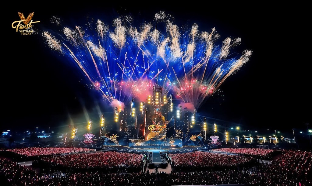Màn bắn pháo hoa tại đại nhạc hội - Ảnh: VTV