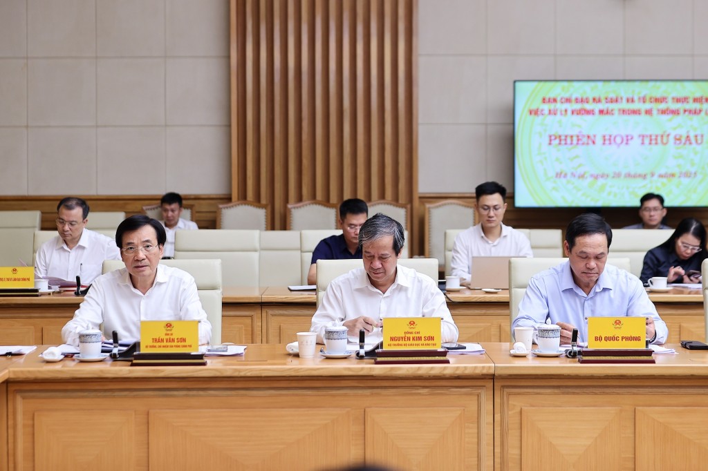 Các đại biểu tham dự phiên họp - Ảnh: VGP/Nhật Bắc Các đại biểu tham dự phiên họp - Ảnh: VGP/Nhật Bắc