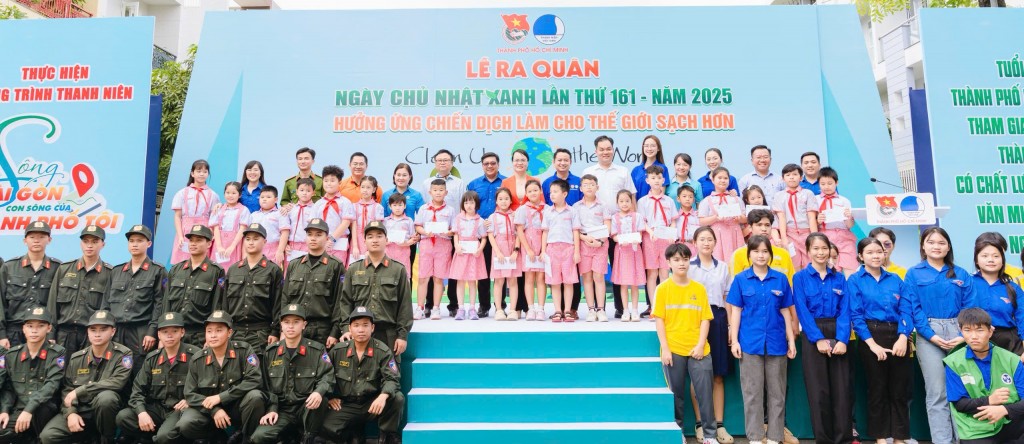 Lễ Ra quân “Ngày Chủ nhật xanh” và phát động phong trào “Thành phố muôn sắc hoa”
