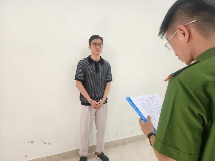 Khởi tố nam thanh niên dùng “clip nóng” ép bạn gái cũ quan hệ