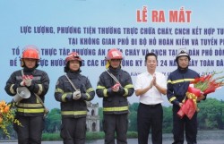 Ra mắt lực lượng thường trực chữa cháy tại tuyến phố đi bộ