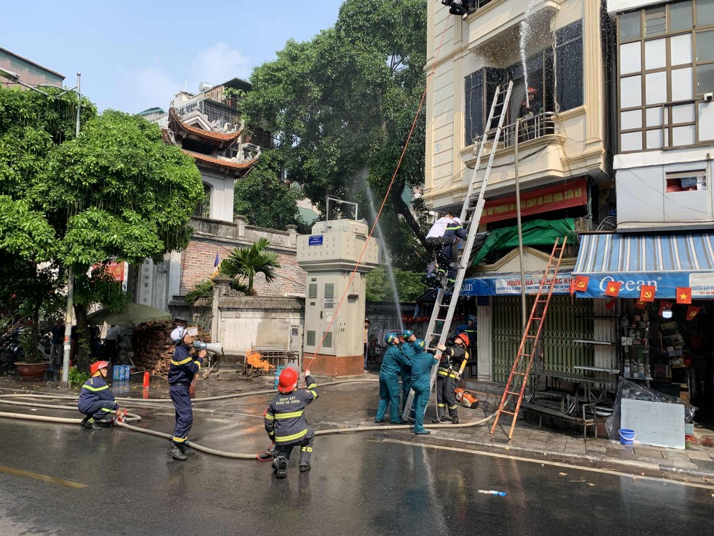 Ra mắt lực lượng thường trực chữa cháy tại tuyến phố đi bộ