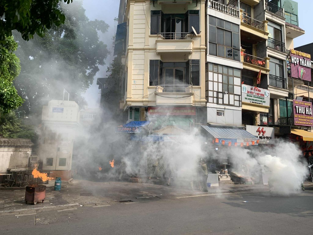 Ra mắt lực lượng thường trực chữa cháy tại tuyến phố đi bộ