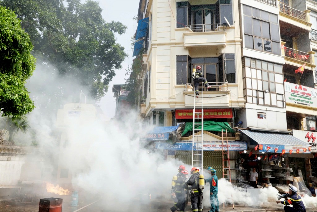 Ra mắt lực lượng thường trực chữa cháy tại tuyến phố đi bộ