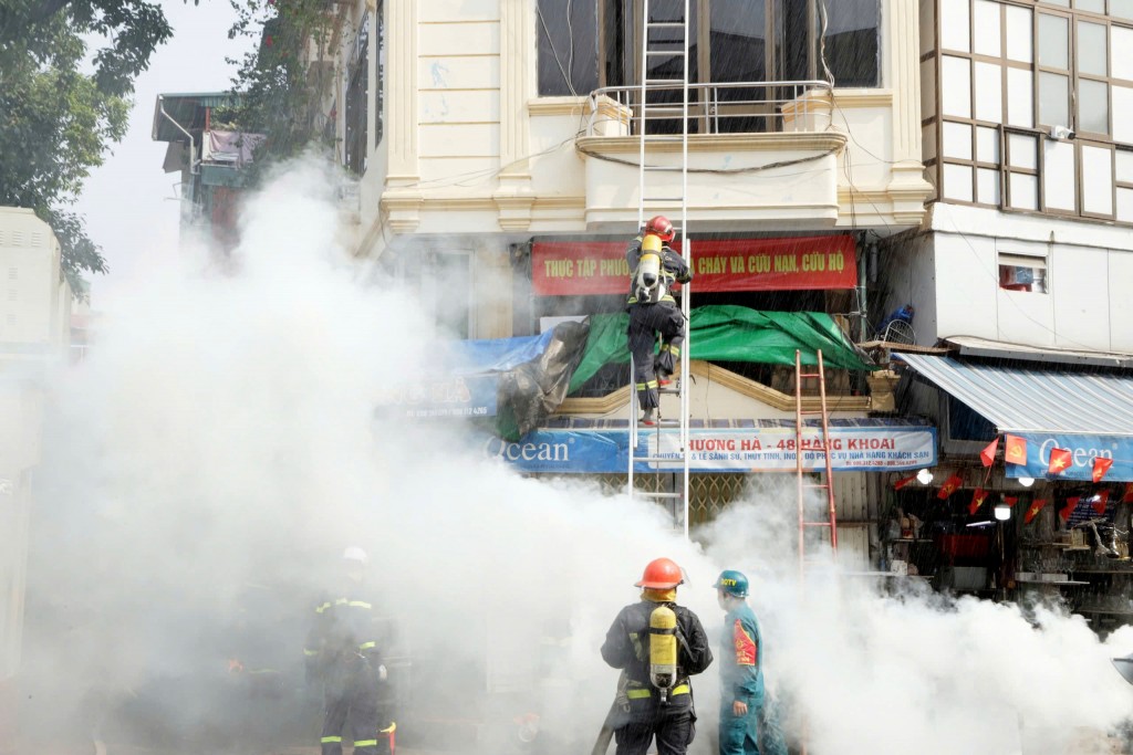Ra mắt lực lượng thường trực chữa cháy tại tuyến phố đi bộ