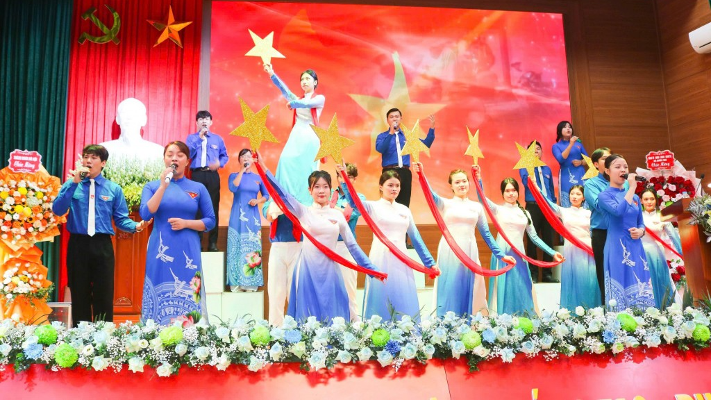 Tiết mục văn nghệ tại Đại hội Tiết mục văn nghệ tại Đại hội