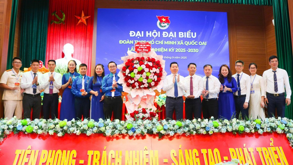 Sức trẻ viết tiếp câu chuyện xây dựng quê hương giàu đẹp Sức trẻ viết tiếp câu chuyện xây dựng quê hương giàu đẹp