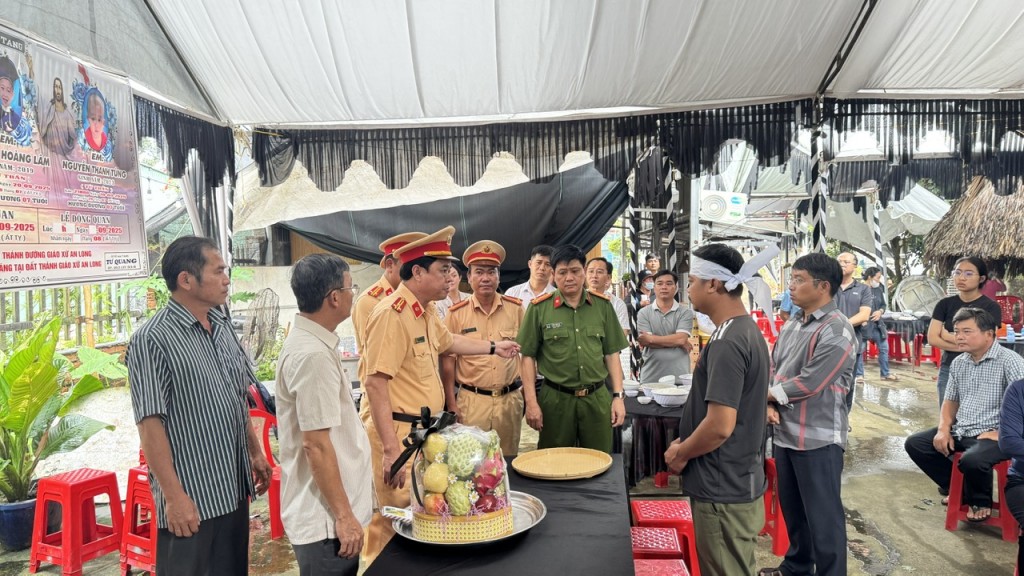 Xem xét khởi tố tài xế vi phạm nồng độ cồn khiến ba mẹ con tử vong