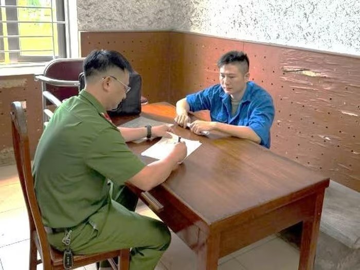 Đối tượng Vũ Mạnh Hùng tại cơ quan điều tra. Đối tượng Vũ Mạnh Hùng tại cơ quan điều tra.