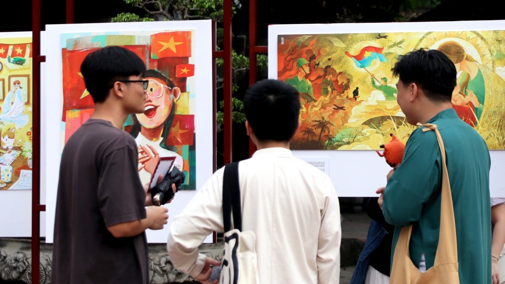 Khai mạc trưng bày tranh Khai mạc trưng bày tranh “Dân tộc tự hào