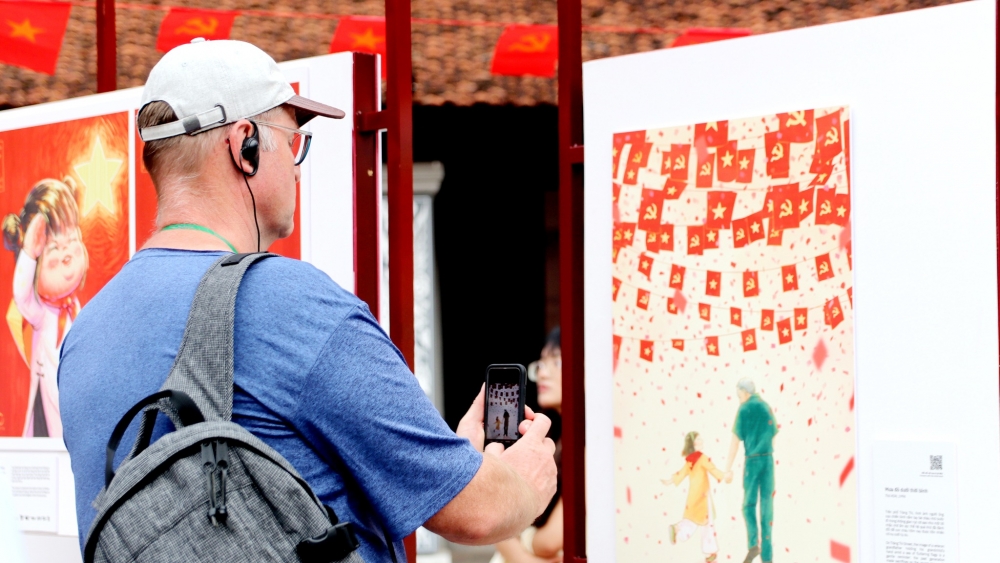 Ngắm những bức tranh đầy tinh thần tự hào dân tộc Ngắm những bức tranh đầy tinh thần tự hào dân tộc