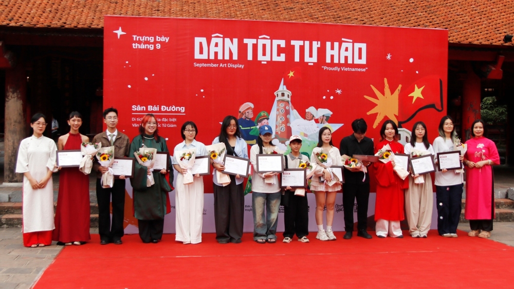 Khai mạc trưng bày tranh Khai mạc trưng bày tranh “Dân tộc tự hào