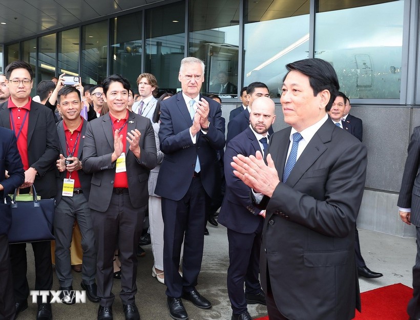 Chủ tịch nước Lương Cường dự Lễ bàn giao máy bay Boeing 737 MAX đầu tiên giữa Tập đoàn Boeing và Hãng hàng không Vietjet Air. (Ảnh: Lâm Khánh/TTXVN)