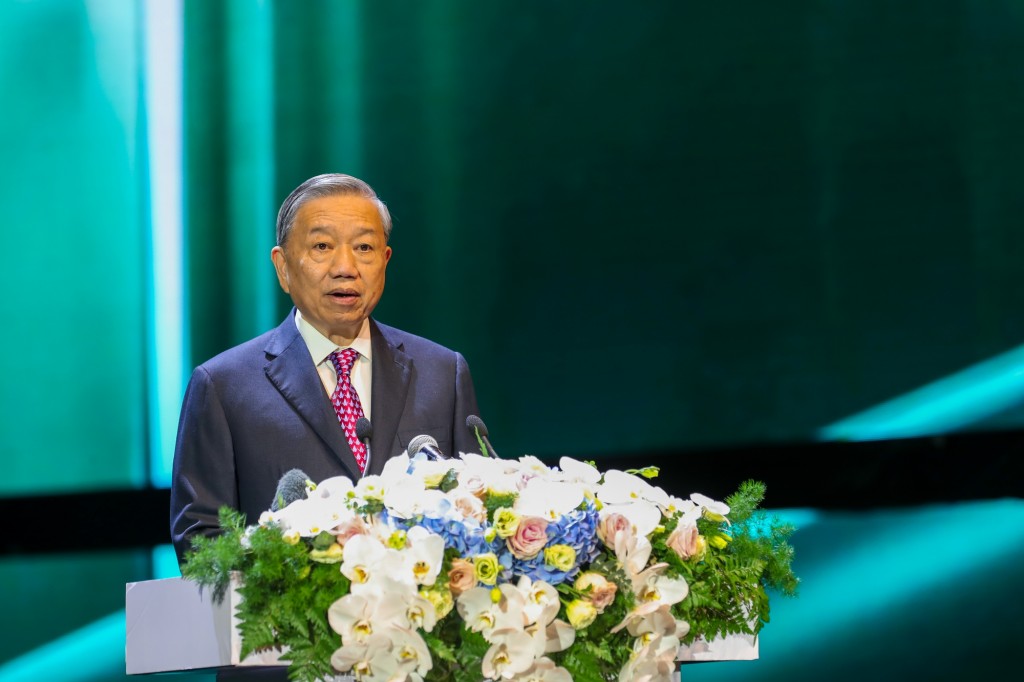 Tổng Bí thư Tô Lâm biểu dương, chúc mừng những thành quả to lớn của Tập đoàn Công nghiệp – Năng lượng Quốc gia Việt Nam trong 50 năm qua - Ảnh: VGP Tổng Bí thư Tô Lâm biểu dương, chúc mừng những thành quả to lớn của Tập đoàn Công nghiệp – Năng lượng Quốc gia Việt Nam trong 50 năm qua - Ảnh: VGP