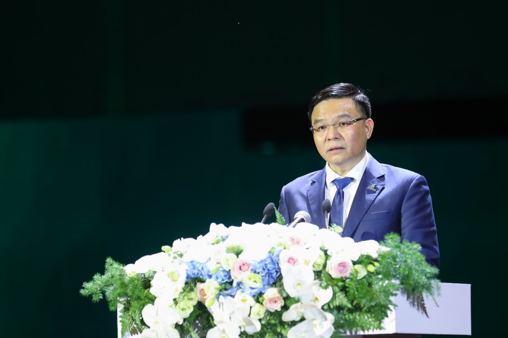 Ông Lê Mạnh Hùng, Chủ tịch Hội đồng Thành viên Petrovietnam, đọc diễn văn kỷ niệm - Ảnh: VGP Ông Lê Mạnh Hùng, Chủ tịch Hội đồng Thành viên Petrovietnam, đọc diễn văn kỷ niệm - Ảnh: VGP