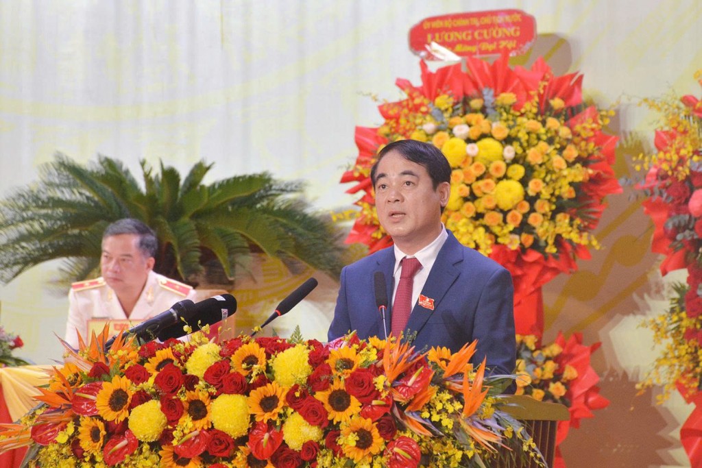 đồng chí Nghiêm Xuân Thành - Ủy viên Trung ương Đảng, Bí thư Tỉnh ủy trình bày diễn văn khai mạc đại hội