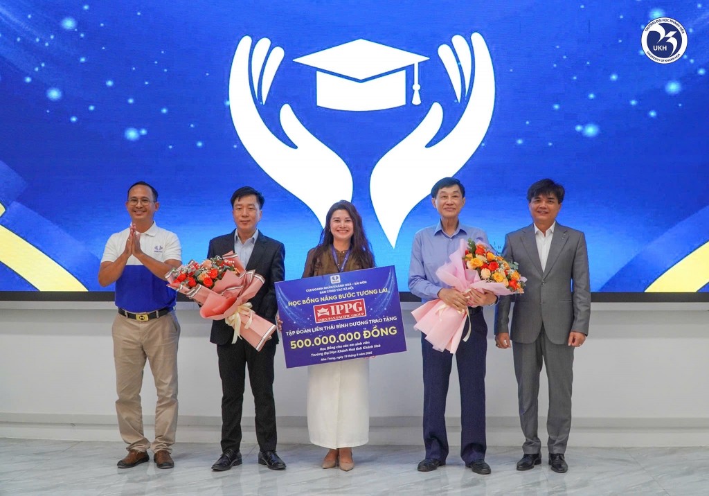 “Nâng bước tương lai” - Tấm lòng của ông Johnathan Hạnh Nguyễn dành cho thế hệ trẻ Khánh Hòa