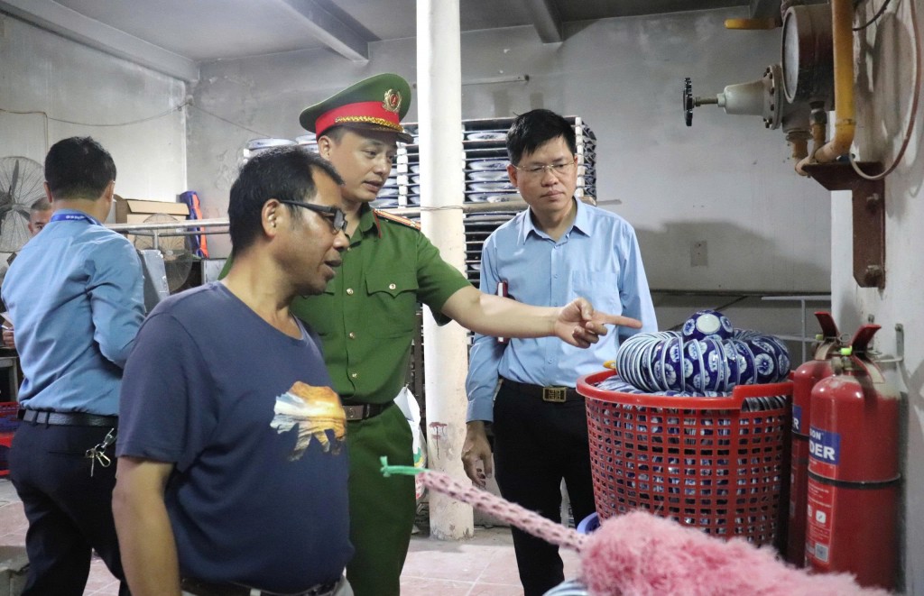 Đảm bảo an toàn phòng cháy chữa cháy tại các cơ sở sản xuất gốm sứ Đảm bảo an toàn phòng cháy chữa cháy tại các cơ sở sản xuất gốm sứ