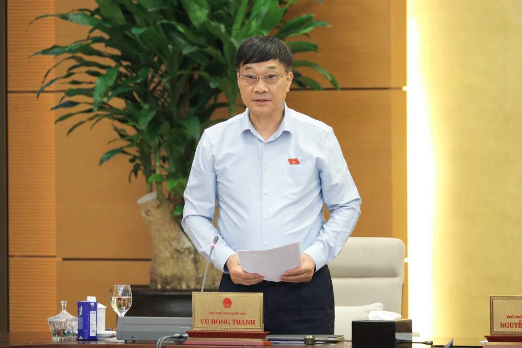 Phó Chủ tịch Quốc hội Vũ Hồng Thanh điều hành phiên họp