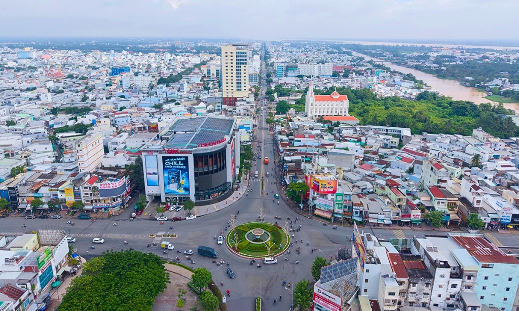 Đoạn quốc lộ 91 dài 7 km qua trung tâm thành phố Cần Thơ được mở rộng từ 12 m lên 37 m, 6 làn xe, vốn đầu tư 7.238 tỷ đồng