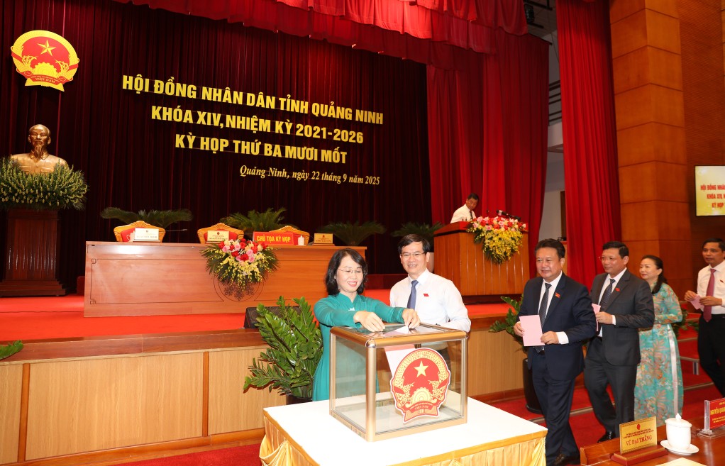 Tỉ lệ phiếu bầu của đồng chí Bùi Văn Khắng là 100% 