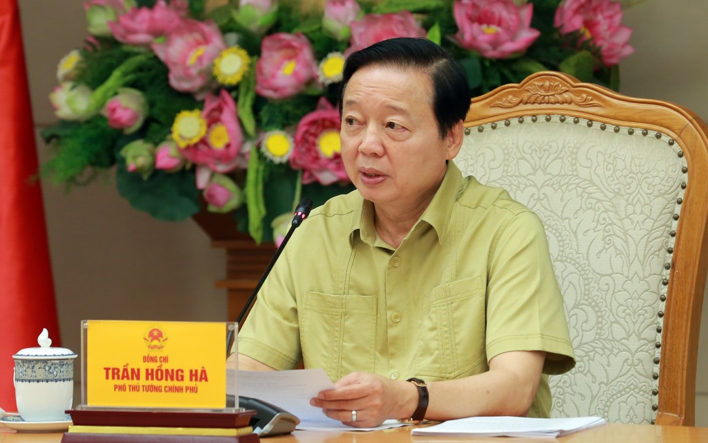 Phó Thủ tướng Trần Hồng Hà chủ trì cuộc họp nghe báo cáo dự thảo Nghị định hướng dẫn chính sách đất đai và môi trường trong Trung tâm tài chính quốc tế tại Việt Nam - Ảnh: VGP/Minh Khôi