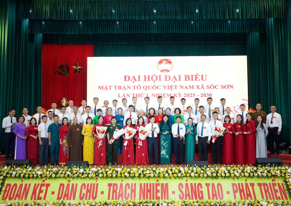 Lãnh đạo Ủy ban MTTQ Việt Nam TP Hà Nội và xã Sóc Sơn chúc mừng Uỷ ban MTTQ Việt Nam xã Sóc Sơn nhiệm kỳ 2025-2030