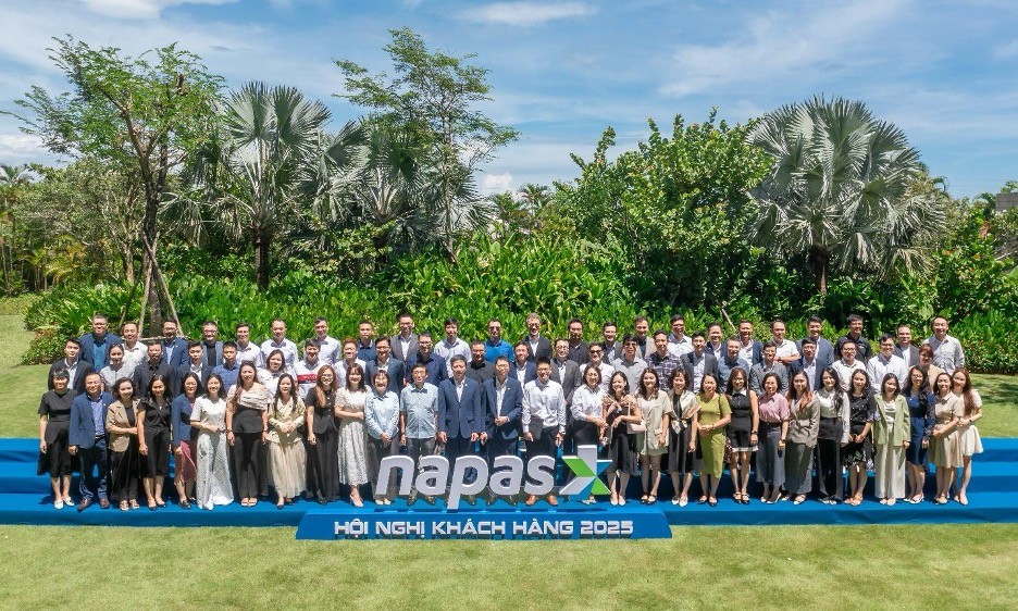 Ban lãnh đạo NAPAS và đại diện của hơn 40 đơn vị Trung gian thanh toán tham dự Hội nghị Khách hàng NAPAS 2025