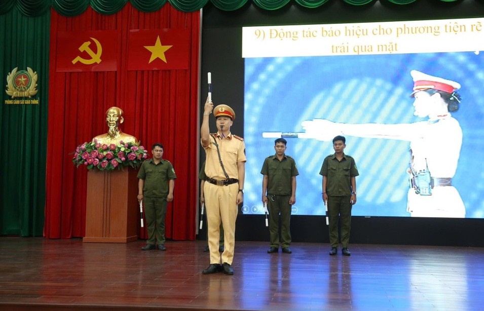 Bố trí công an cấp xã phối hợp, tham gia điều tiết giao thông