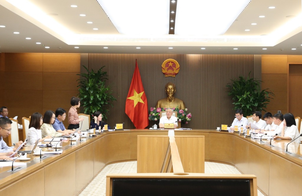 Phó Thủ tướng Thường trực Chính phủ Nguyễn Hòa Bình chủ trì cuộc họp về tình hình xây dựng các dự thảo Nghị định hướng dẫn Nghị quyết số 222/2025/QH15 của Quốc hội về Trung tâm tài chính quốc tế tại Việt Nam - Ảnh: VGP/Nguyễn Hoàng