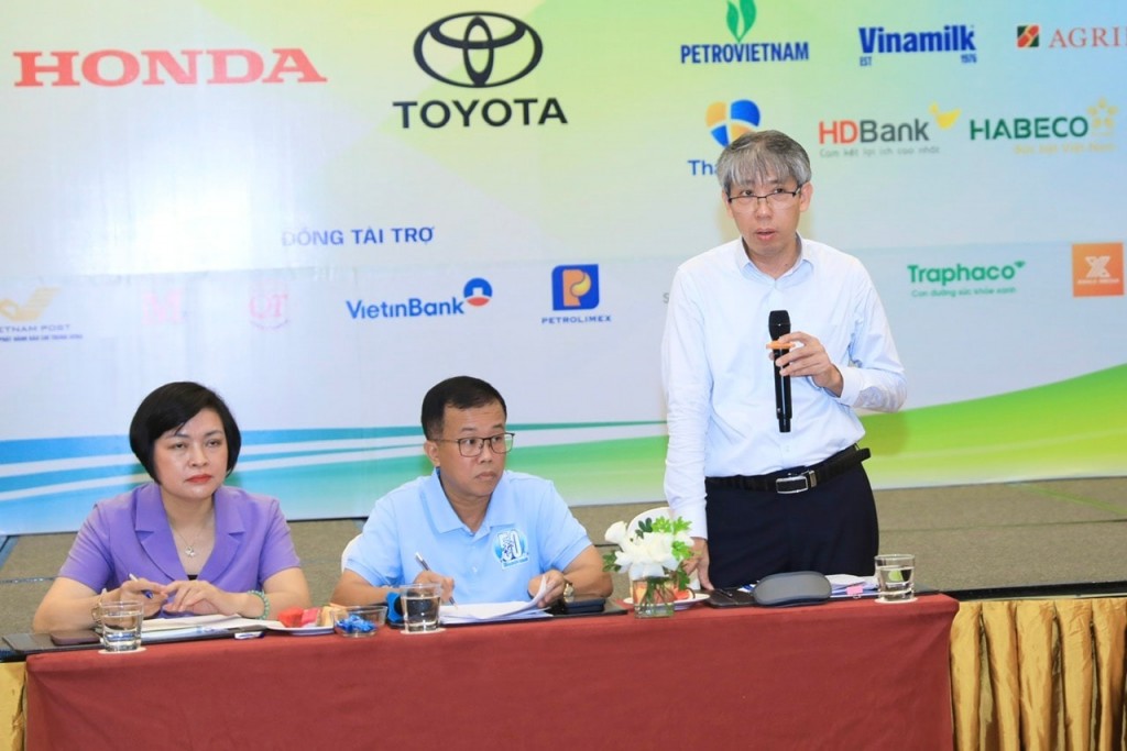 Trưởng phòng Quản lý Thể dục thể thao (Sở Văn hoá và Thể thao Hà Nội) Đào Quốc Thắng trả lời câu hỏi tại họp báo (Ảnh: Quang Thái)