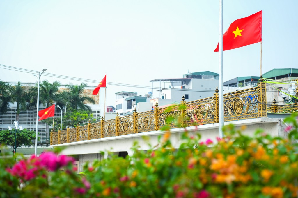 Người dân ấn tượng với công năng và kiến trúc đập dâng Tô Lịch