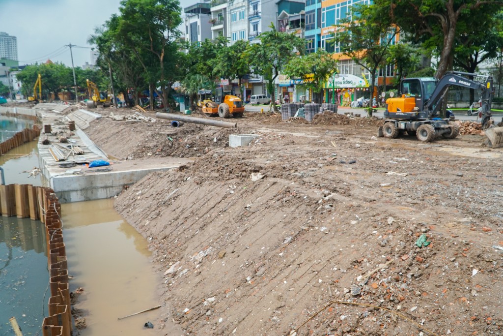 Người dân ấn tượng với công năng và kiến trúc đập dâng Tô Lịch