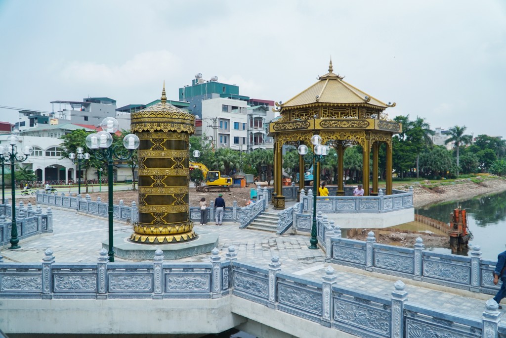 Người dân ấn tượng với công năng và kiến trúc đập dâng Tô Lịch