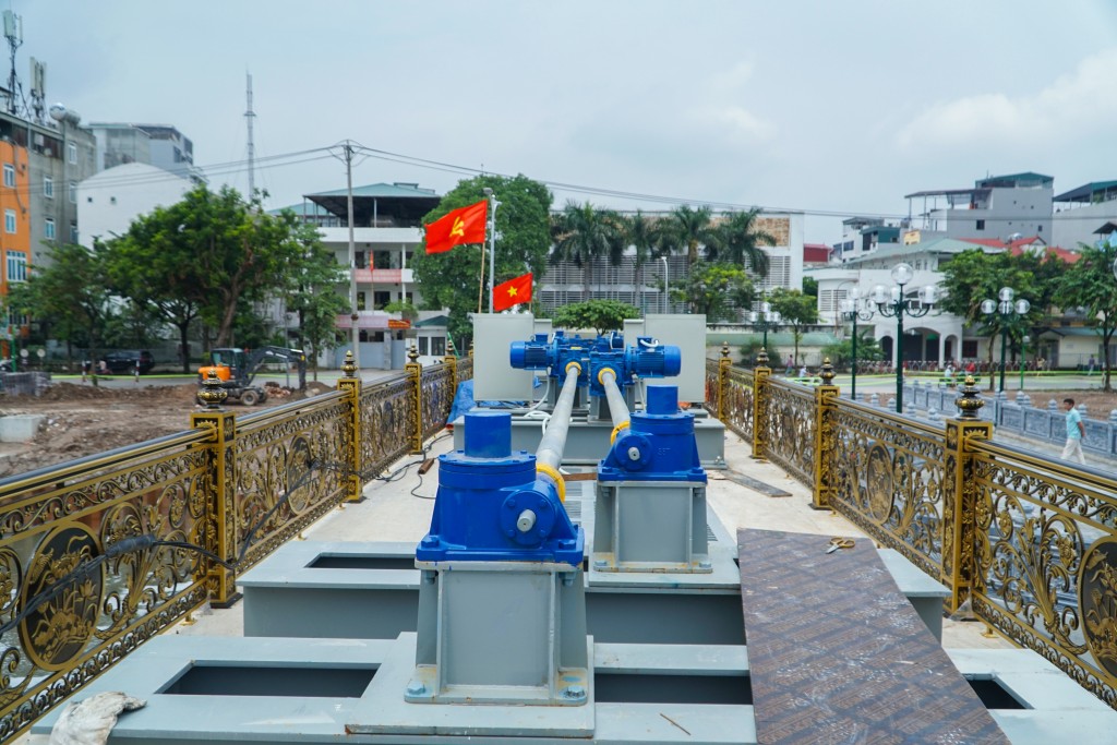 Người dân ấn tượng với công năng và kiến trúc đập dâng Tô Lịch