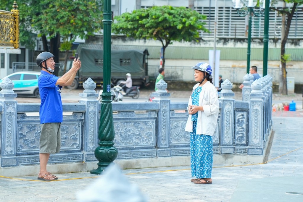 Người dân ấn tượng với công năng và kiến trúc đập dâng Tô Lịch
