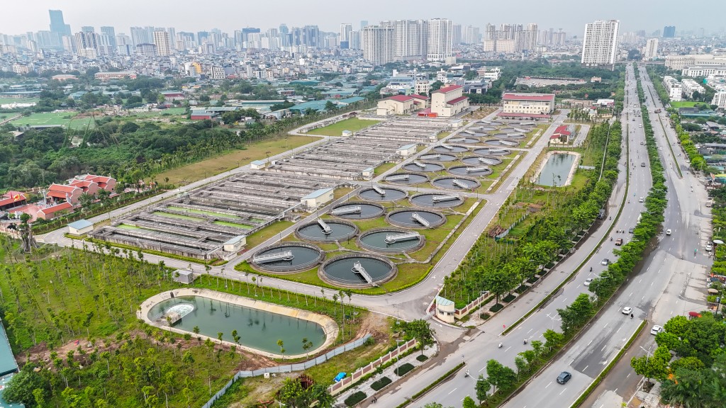 Người dân ấn tượng với công năng và kiến trúc đập dâng Tô Lịch