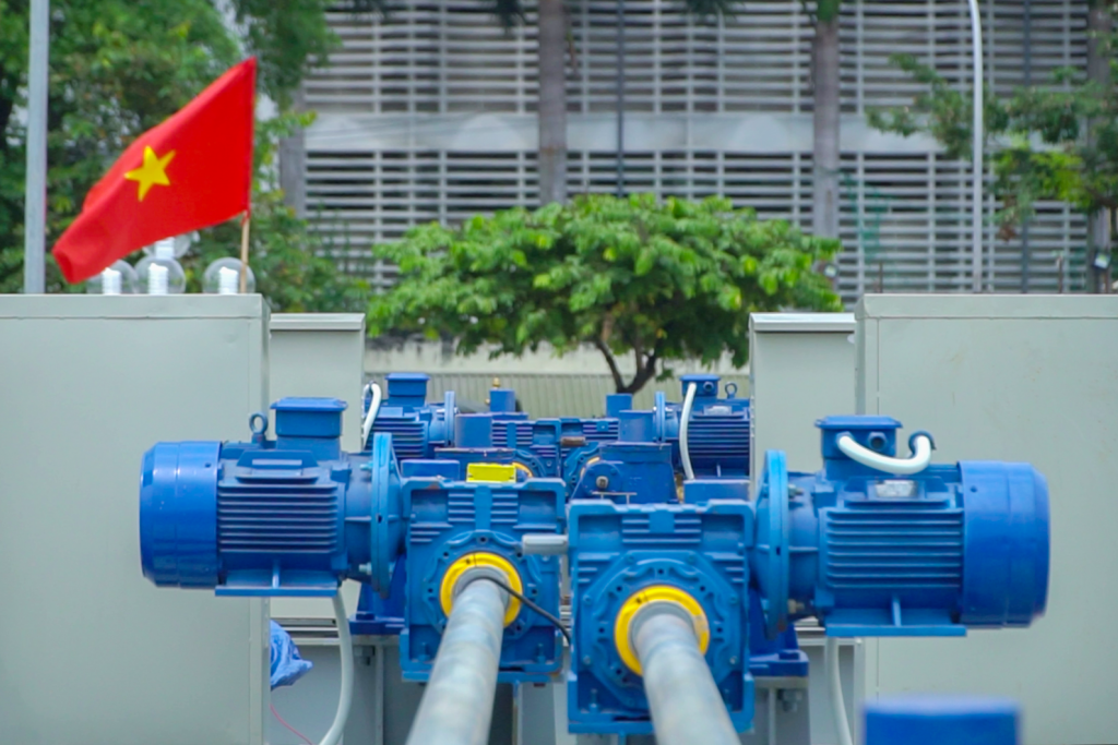 Người dân ấn tượng với công năng và kiến trúc đập dâng Tô Lịch