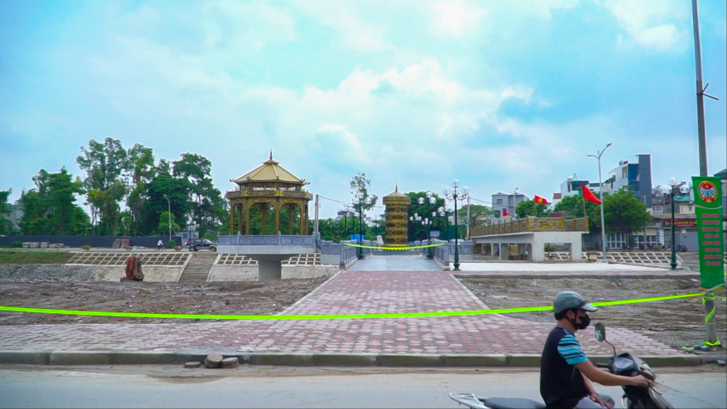 Người dân ấn tượng với công năng và kiến trúc đập dâng Tô Lịch