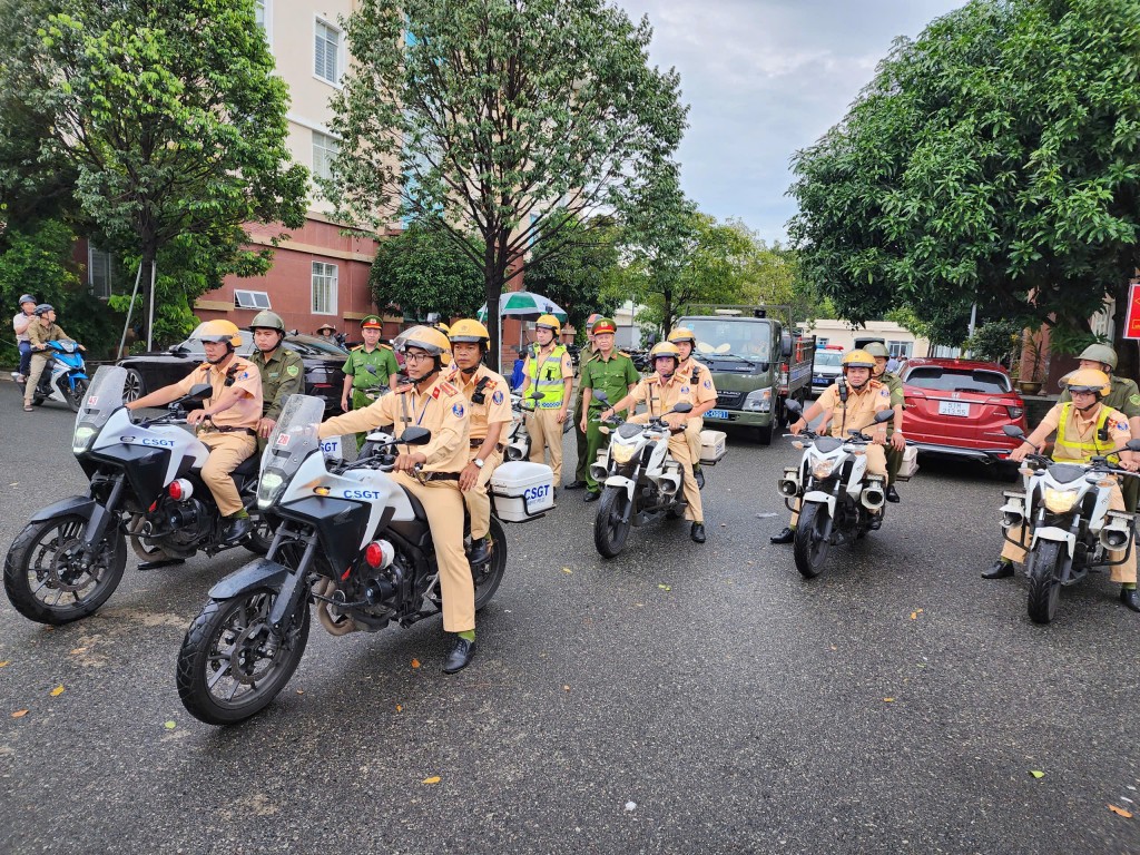 Đội CSGT số 2 thuộc Phòng CSGT Công an TP Hồ Chí Minh ra quân xử lý vi phạm chuyên đề học sinh Đội CSGT số 2 thuộc Phòng CSGT Công an TP Hồ Chí Minh ra quân xử lý vi phạm chuyên đề học sinh
