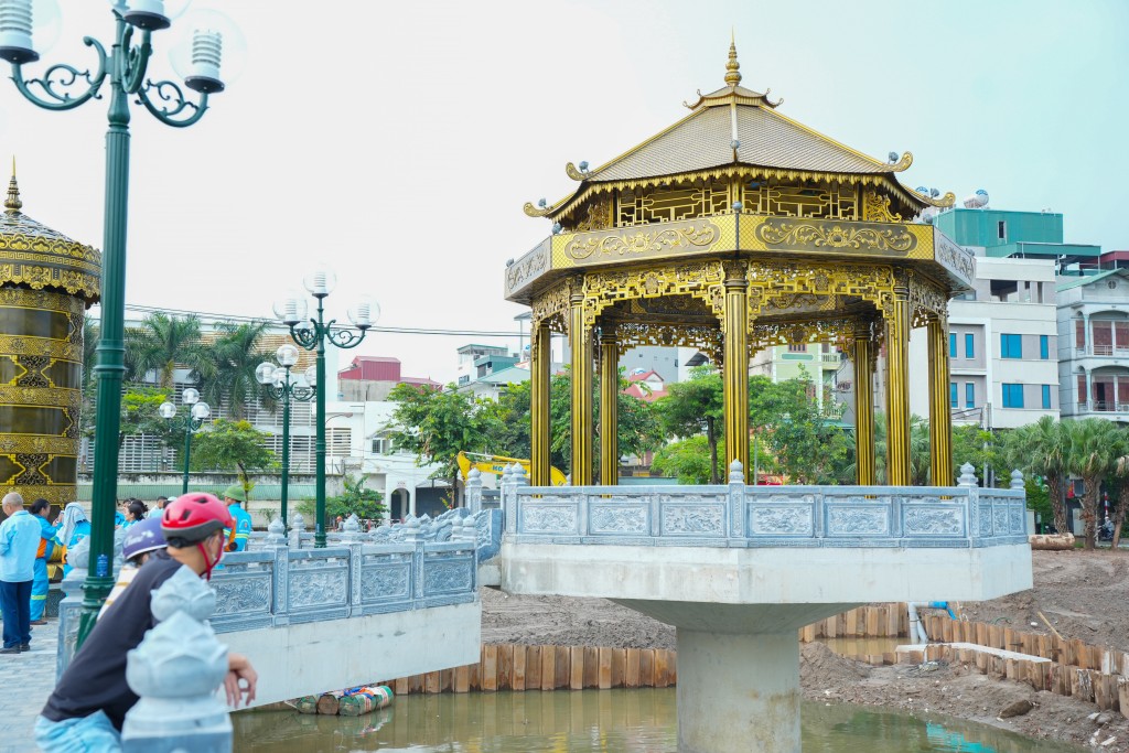 Người dân ấn tượng với công năng và kiến trúc đập dâng Tô Lịch