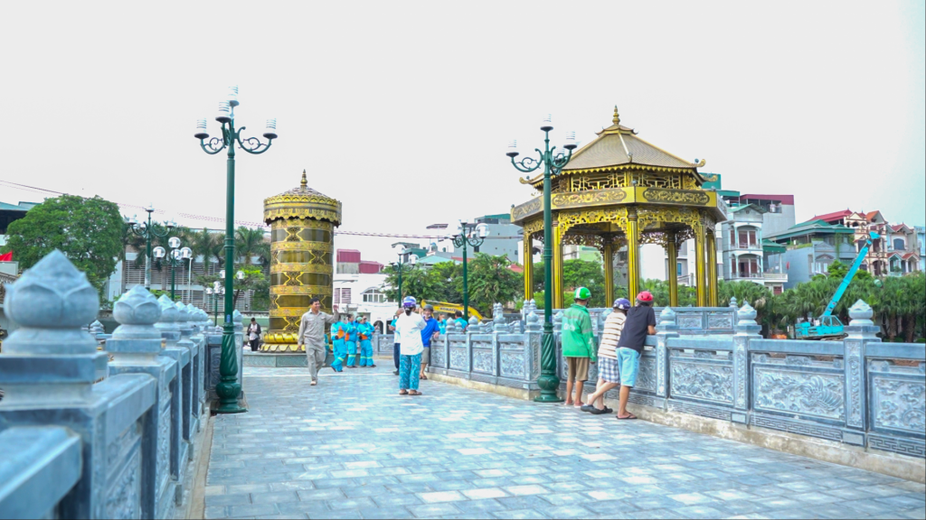 Người dân ấn tượng với công năng và kiến trúc đập dâng Tô Lịch